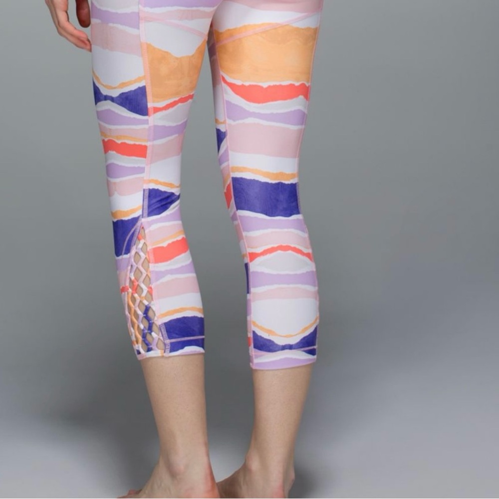 Lululemon True Self Crop Yoga Legging Bleacher Stripe White Iris Flower Size 4 - Picture 4 of 15